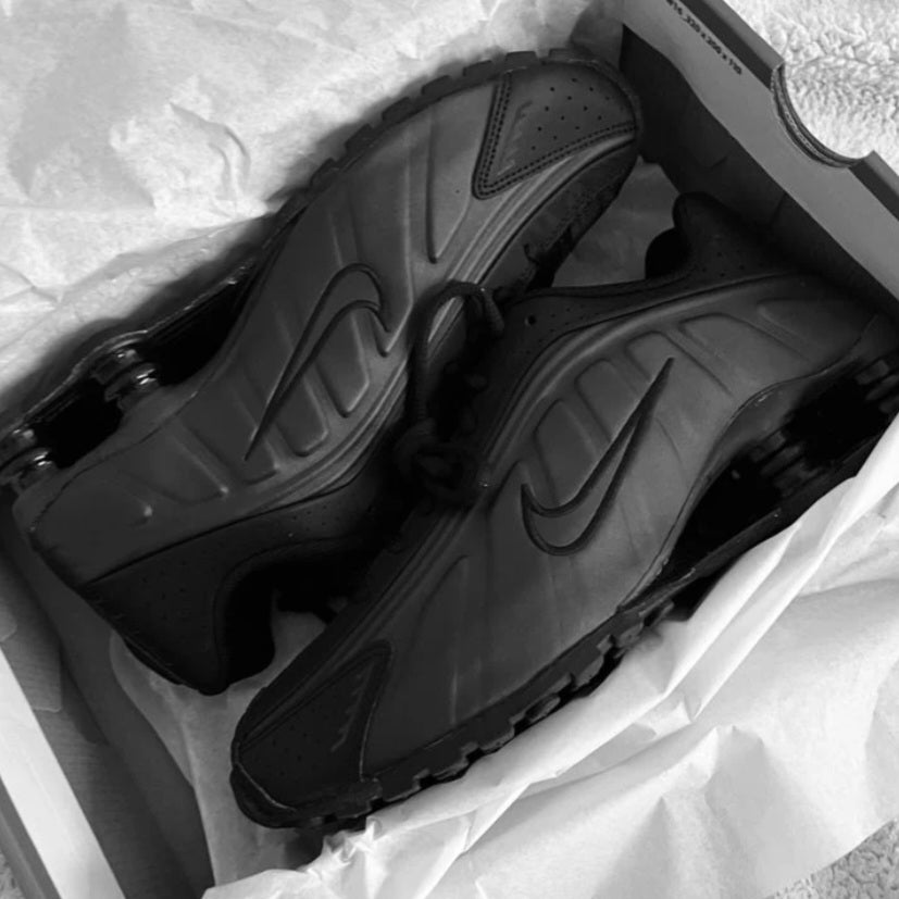 The Black Nike Shox R4